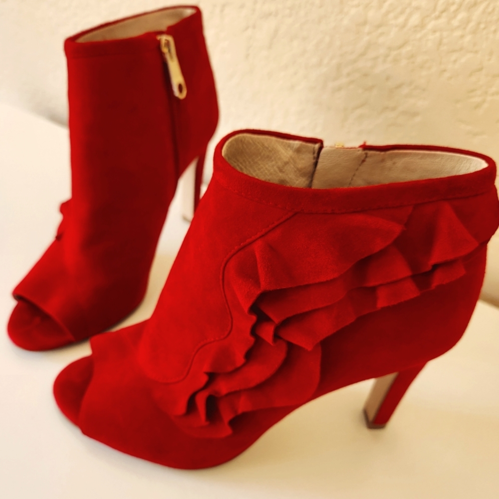 Louise et Cie / Red suede heels